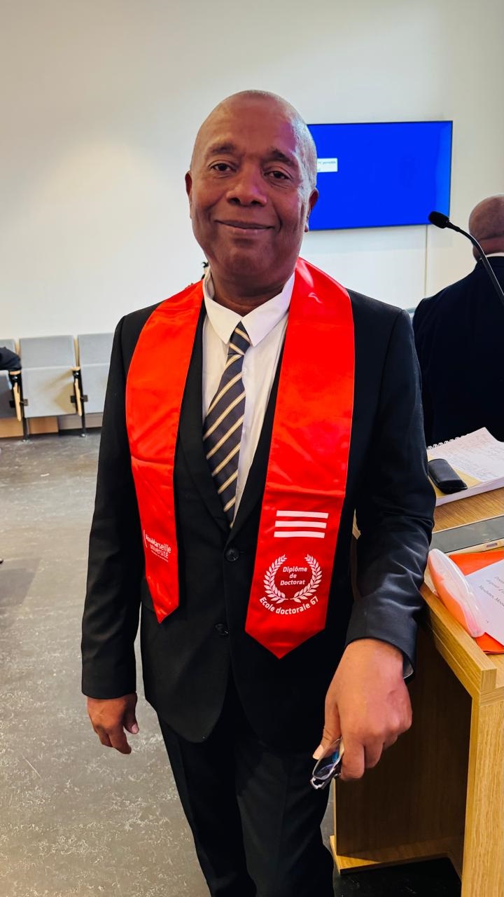 Abdelaziz Riziki Mohamed est insulté pour sa Thèse de Doctorat car il est de Mohéli